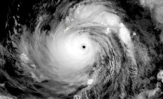 Siêu bão Mawar hướng đến Nhật Bản, sức gió lên đến 162 km/h 